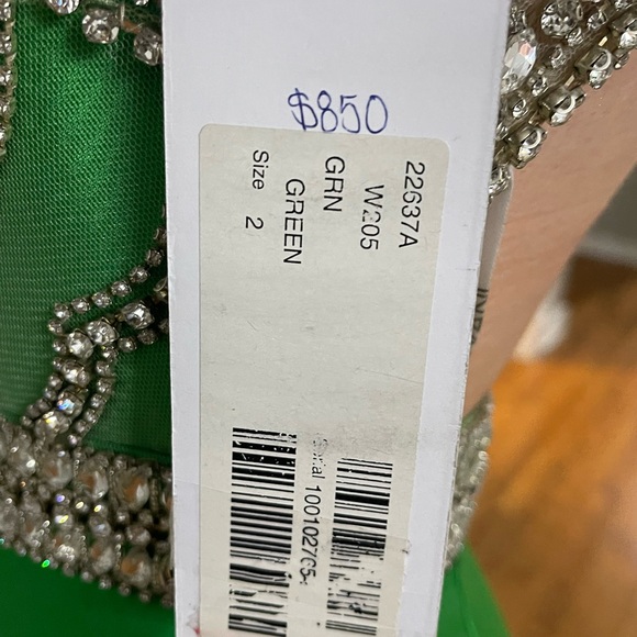 JOVANI gown. Size 2. NWT - Picture 4 of 5